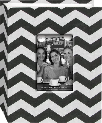 Pioneer Photo Albums CHEV-100 Álbum de fotos con marco de tela Chevron con 100 bolsillos, 4 x 6, color negro y blanco