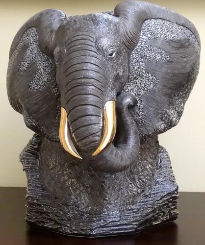 Miniatura 2 de De Rosa Busto de elefante negro grande de cerámica esculpida hecha a mano tamaño galería