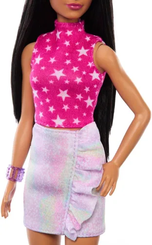 Miniatura 5 de Muñeca Barbie Fashionistas #215 con pelo liso negro, top estampado de estrellas rosas y falda iridiscente, juguete coleccionable del 65 aniversario