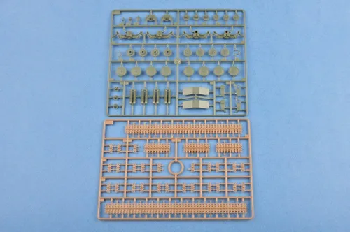 Miniatura 9 de Hobby Boss T-35 Kit de modelo tardío de tanque pesado (escala 1/35)