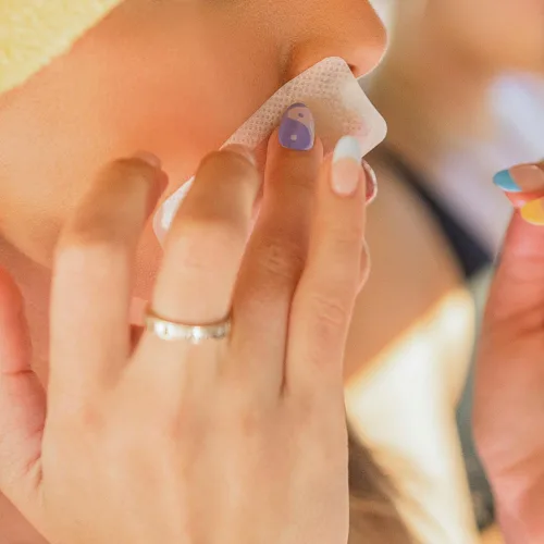 Miniatura 7 de No mo-stache Tiras de cera para labios y cara, kit de depilación, 40 tiras de uso individual aptas para viajes, veganas, sin parabenos, seguras