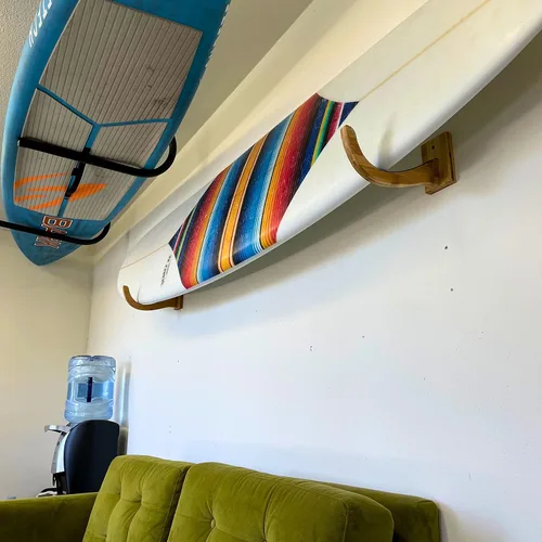 Miniatura 9 de COR Surf Estante de pared para tablas de surf para longboards y shortboards Hermoso soporte de pared de madera para interiores y exteriores