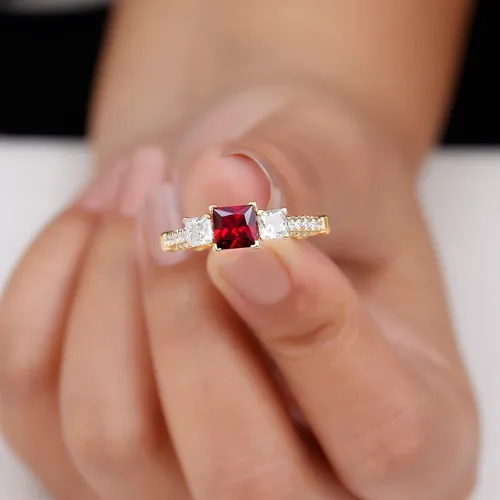 Miniatura 3 de Anillo de compromiso de 3 piedras de moissanita de rubí cultivado en laboratorio, calidad AAA, anillo para el futuro del pasado presente, listo