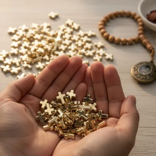 Miniatura 3 de 200 cuentas de cruz para pulseras, dijes de cruz para hacer joyas, cuentas doradas, dijes para manualidades cristianas, pequeñas cruces