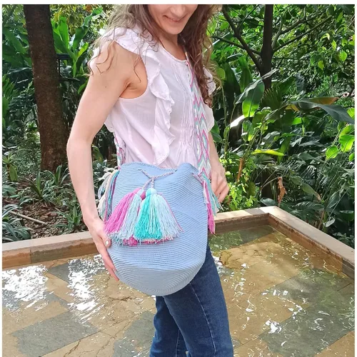Miniatura 3 de Bolso Wayuu grande hecho a mano, mochila colombiana wayuu. Antigua y preciosa obra de arte realizada por indígenas. Bolso bandolera o bandolera