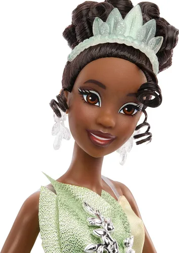 Miniatura 2 de Mattel Juguetes de princesa Disney, muñeca Tiana coleccionista que celebra los 100 años de maravilla de Disney, inspirada en la película La princesa