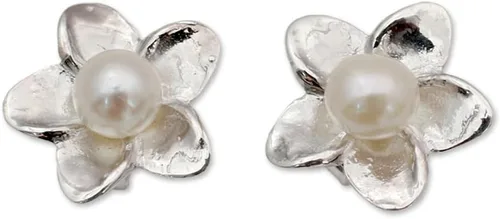 NOVICA Aretes artesanales hechos a mano con perlas de agua dulce cultivadas y joyas nupciales de plata de ley 925 con piedra natal floral blanca