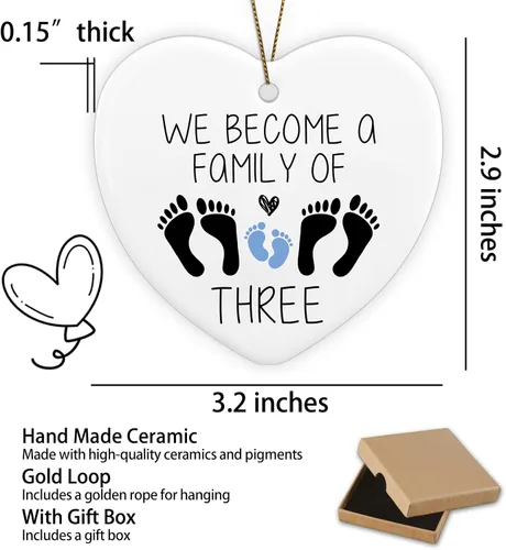 Miniatura 2 de Regalos de revelación de género, decoración con texto en inglés «We Become A Family of Thre», adorno de cerámica para recuerdo, placa de corazón