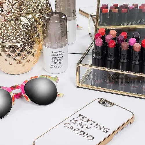 Miniatura 10 de Wet N Wild - Lápiz labial con acabado sedoso, color labial hidratante rico y acumulable, formulado con vitaminas A, E y macadamia para una Java