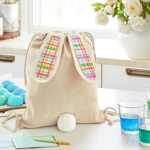 Miniatura 2 de Hallmark Bolsa de regalo reutilizable de lona de conejo de Pascua con cordón (cuadros de primavera) para caza de huevos de Pascua