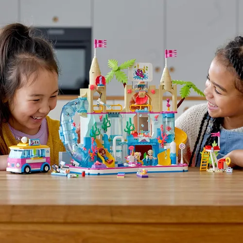 Miniatura 2 de LEGO Friends Summer Fun Water Park 41430 - Juego con figuras de mini muñecas construibles de Friends Stephanie, Emma, Olivia y Mason, juego perfecto