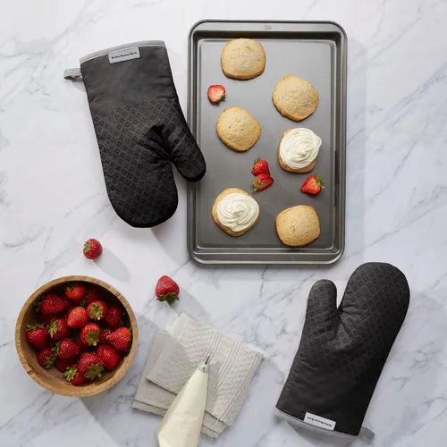Miniatura 2 de KitchenAid Juego de guantes de horno Asteroid 7"x12.5", negro, 2 piezas