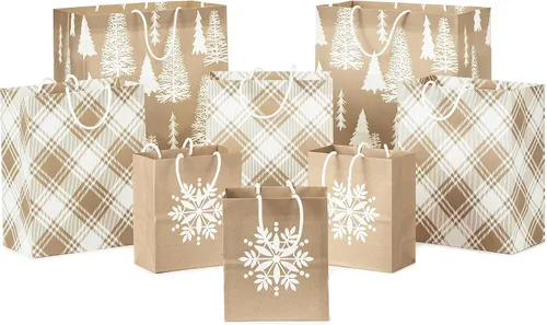 Hallmark Surtido de bolsas de regalo de Navidad, papel kraft reciclable marrón con copo de nieve, cuadros y árboles (8 bolsas: 3 pequeñas 6", 3