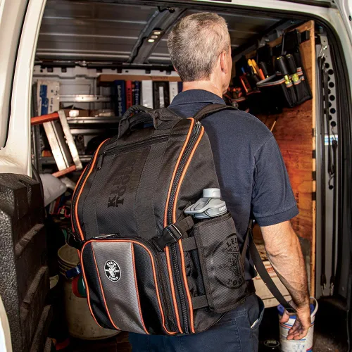 Miniatura 7 de Klein Tools 55482 Mochila para herramientas, organizador de herramientas resistente Tradesman Pro con 21 bolsillos e interior grande, resistente al