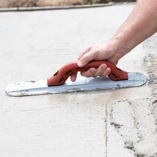 Miniatura 6 de MARSHALLTOWN Flotador de mano de magnesio de extremo redondo, 16 pulgadas x 3-1/8 pulgadas, mango DuraSoft estándar, elimina las marcas