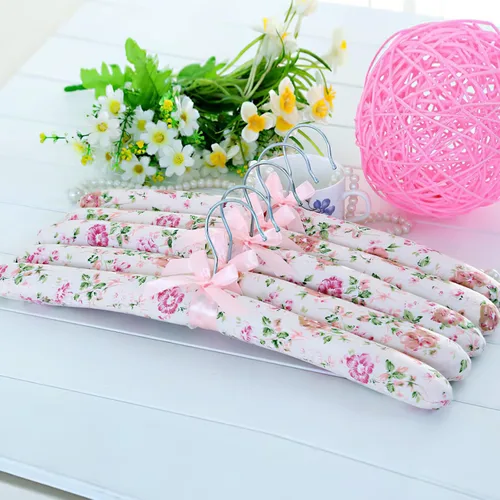 Miniatura 4 de VILLCASE 5 perchas acolchadas antideslizantes con funda de esponja suave para suéteres, vestidos y trajes, diseño sin rastros para la organización