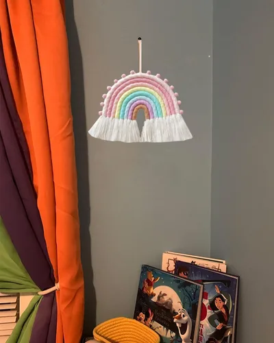 Miniatura 7 de Decoración grande de macramé para colgar en la pared, guirnalda de pompones hecha a mano, decoración de arco iris para habitación de niños, niñas