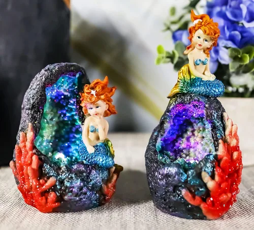 Miniatura 9 de Ebros - Juego de 2 sirenas de fantasía para decoración del hogar (cola azul), diseño de sirenas de cristal de geoda, diseño de corales bajo el mar