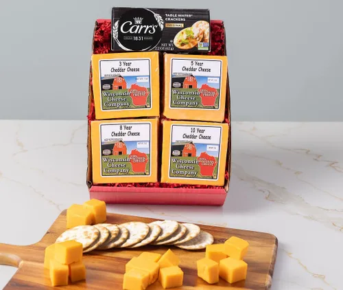 Wisconsin Cheese Company - Caja de regalo 100% de queso cheddar envejecido de Wisconsin y galletas saladas - Cheddar envejecido (3 años, 5 años, 8