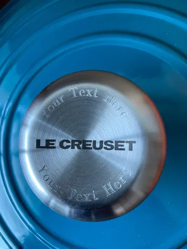 Miniatura 3 de Le Creuset Horno francés redondo de 5 1/2 cuartos de galón con perilla de acero inoxidable personalizada grabada adicional, Artichaut