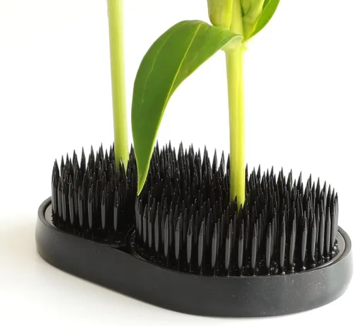 Miniatura 4 de Wazakura Black Sun and Moon Ikebana Kenzan, hecho en Japón, soporte de flores japonés con rana pin para arreglos florales, 3-3/4 x 2-1/4