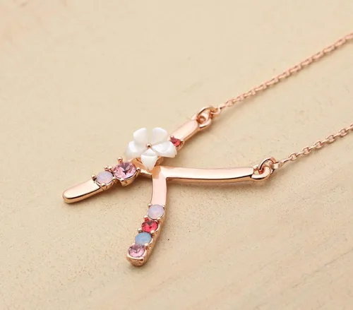 Miniatura 3 de Collar Gemmance de flor, con inicial, de amatista, rosa, rubí rojo, ópalo azul, perla sintética, con nombre, de joyería, hecha con cristales