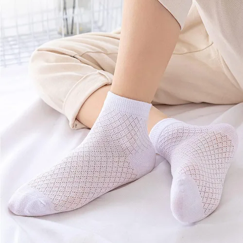 Miniatura 5 de Looching Paquete de 5 calcetines delgados de malla para bebés, niñas y niños, de algodón, color blanco, calcetines de tobillo invisibles 1-8T
