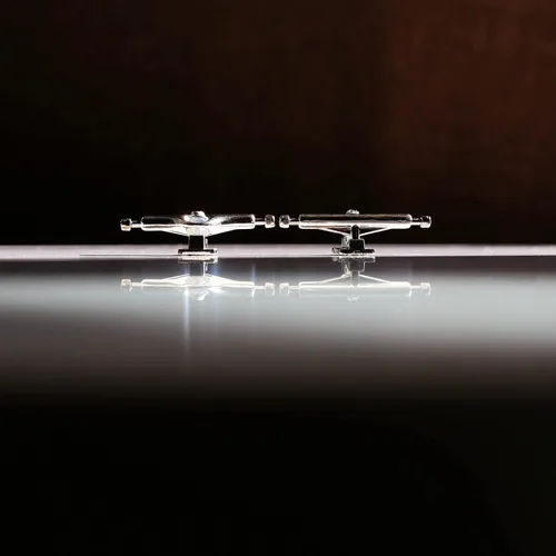 Miniatura 3 de NOAHWOOD Fingerboards Parts Professional Prince III - Camiones abatibles (1.34 pulgadas) + tuercas de autobloqueo actualizadas (blanco plateado)