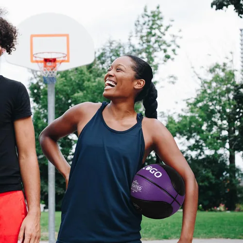 Miniatura 5 de Baloncesto de entrenamiento con peso de tamaño 6/7 (2.2/3/3.3 libras) – Baloncesto pesado para interiores y exteriores para driblar, pasar, rebotar