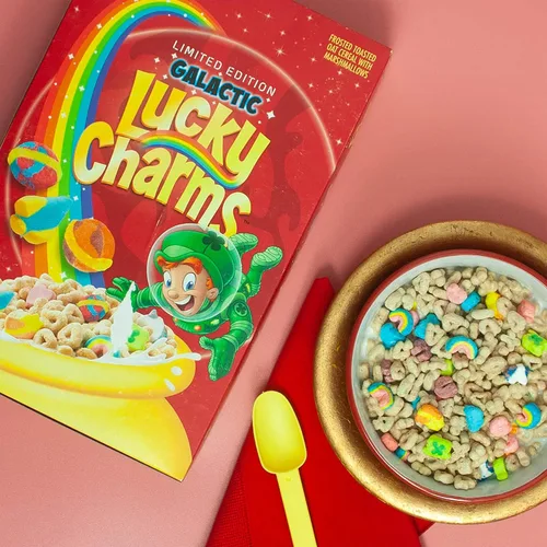 Miniatura 8 de Copa de cereales Lucky Charms con malvaviscos, cereales sin gluten para desayuno, porción individual, 1.7 oz (paquete de 12 unidades)
