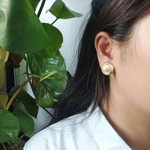 Miniatura 30 de Yoursfs Aretes de clip de perlas blancas grandes para mujer, chapados en oro de 18 quilates, hipoalergénicos, sin perforaciones, joyería brillante