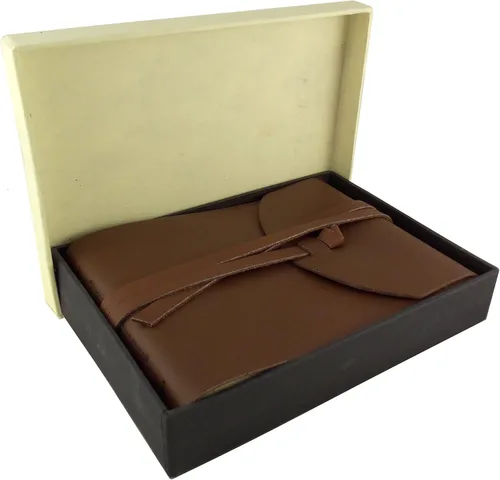 Miniatura 3 de Álbum de fotos rústico de cuero genuino con caja de regalo, páginas estilo álbum de recortes, capacidad para 100 fotos de 4 x 6 o 5 x 7 pulgadas