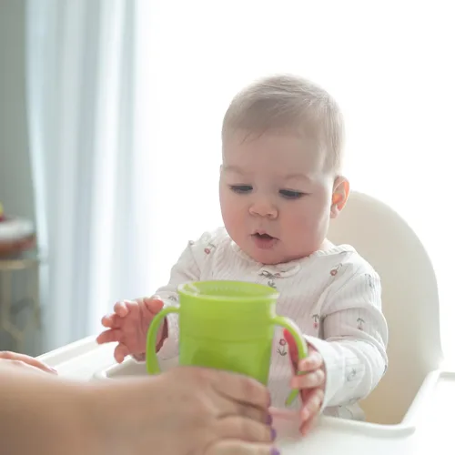 Miniatura 13 de Dr. Brown's Juego de iniciación de alimentación para niños pequeños, paquete de viaje con taza de entrenamiento sin boquilla Cheers360 con asas