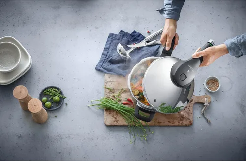 Miniatura 19 de WMF Perfect Premium - Olla a presión todo en uno de acero inoxidable pulido, 2 niveles de cocción, perilla giratoria todo en uno, apta
