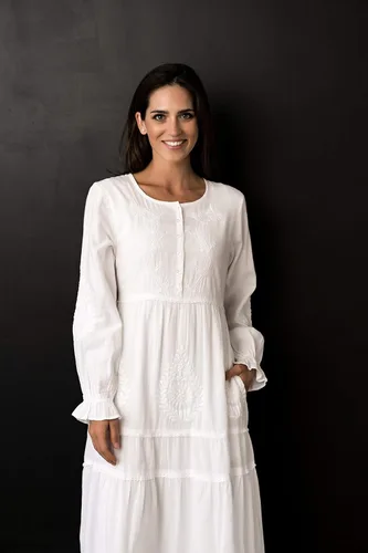 Miniatura 6 de White Elegance Vestido de manga larga de algodón para mujer, color blanco modesto, con botones en la parte delantera