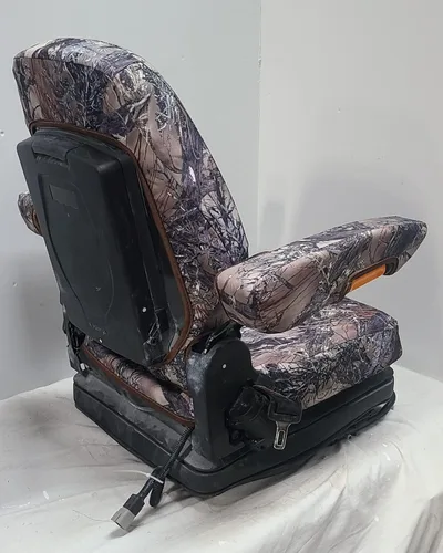Miniatura 4 de Asientos de tractor DSC hechos para asientos de suspensión de tractor de lujo con bolsa de documentos y reposabrazos ajustable. camuflaje MC2G.
