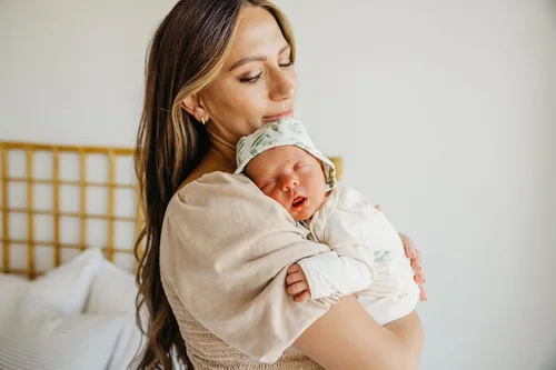 Miniatura 16 de Copper Pearl Gorros de bebé: ultra suave, cómodo de llevar, sombrero de sol para protección contra los rayos UV, diseño moderno a juego, 6-12 meses