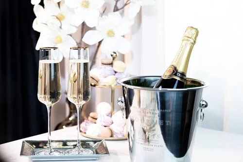 Miniatura 8 de Vasos de regalo de champán con borde dorado, juego de 2, copas cuadradas de cristal para brindis para novia y novio, boda, aniversario, cumpleaños