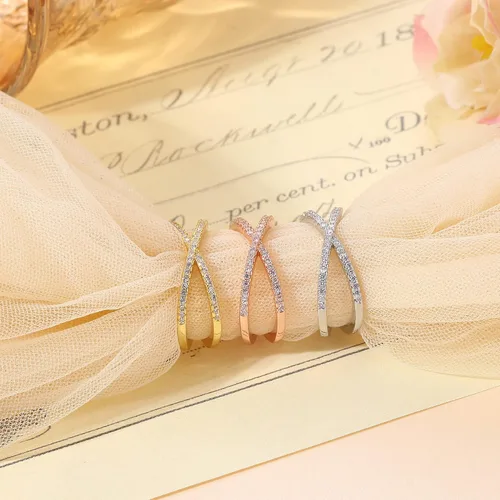 Miniatura 4 de Diamday Anillo en X chapado en oro de 14 quilates con circonita cúbica brillante apilable, anillos de boda con diamantes de imitación cruzados