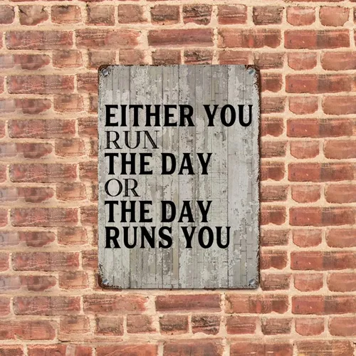 Miniatura 2 de Cartel de metal con cita de estaño, carteles decorativos de metal con texto en inglés "Either You Run The Day Or The Day Runs You" de grano de Ya