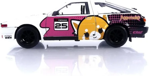 Miniatura 3 de Jada Toys Sanrio 1:24 1986 Toyota Trueno (AE86) - Figura de coche fundido a presión y Aggretsuko, juguetes para niños y adultos (33725)