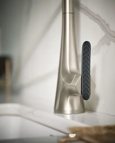 Miniatura 7 de Moen Sinema grifo de cocina desplegable de acero inoxidable con aumento de potencia y sistema retráctil, llave de cocina moderna de arco alto, fácil