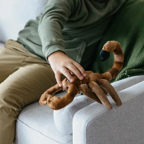 Miniatura 6 de The Petting Zoo Peluche de escorpión, regalos para niños, animales salvajes del zoológico Onez, juguete de peluche de escorpión de 12 pulgadas