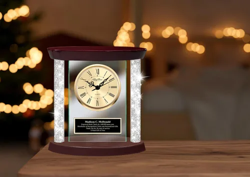 Miniatura 2 de AllGiftFrames Reloj de mesa con placa grabada negra con diamantes de oro, bisel de oro, bisel de lujo, base de madera, reloj con base de madera