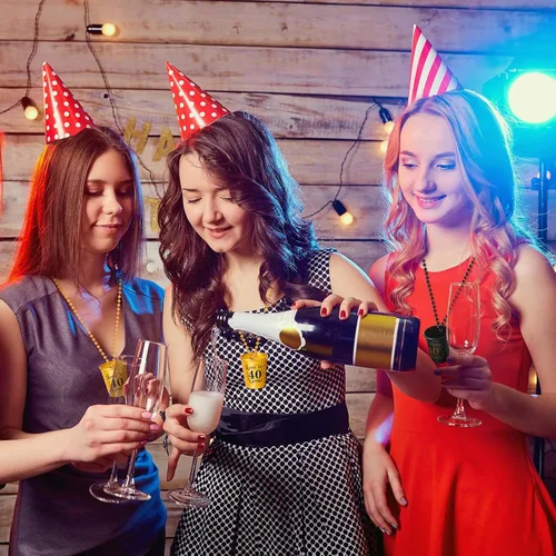 Miniatura 7 de Sureio Collar de vasos de chupito de 12 piezas para cumpleaños, vaso de chupito de plástico con cuentas para fiesta de cumpleaños, suministros