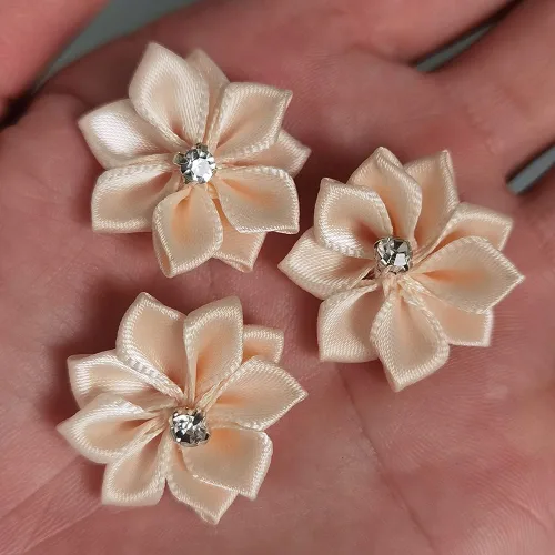 Chenkou Craft Beige (más como rosa/melocotón) 40 piezas de 1.102 in (1 1/8 pulgadas) lazos de flores de diamantes de imitación adornos de boda