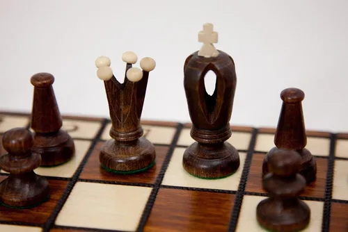 Miniatura 4 de Royal 36 europeo Madera Internacional de Ajedrez Set