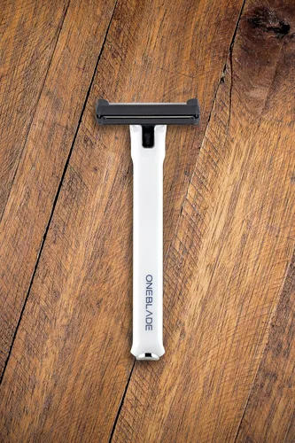Miniatura 2 de OneBlade Maquinilla de afeitar Core Safety para cabello fino, incluye soporte y 10 repuestos de cuchillas de plumas japonesas de primera calidad