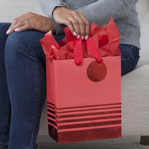 Miniatura 2 de Hallmark Bolsa de regalo mediana de 9" con papel de seda (rayas de papel de aluminio rojo) para Navidad, cumpleaños, Día del Padre, graduaciones