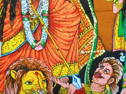 Miniatura 6 de CraftsofIndia® Goddess Durga Killing Mahishasura Sequins sitara - Pintura de algodón para colgar en la pared, tamaño 43 x 30 pulgadas